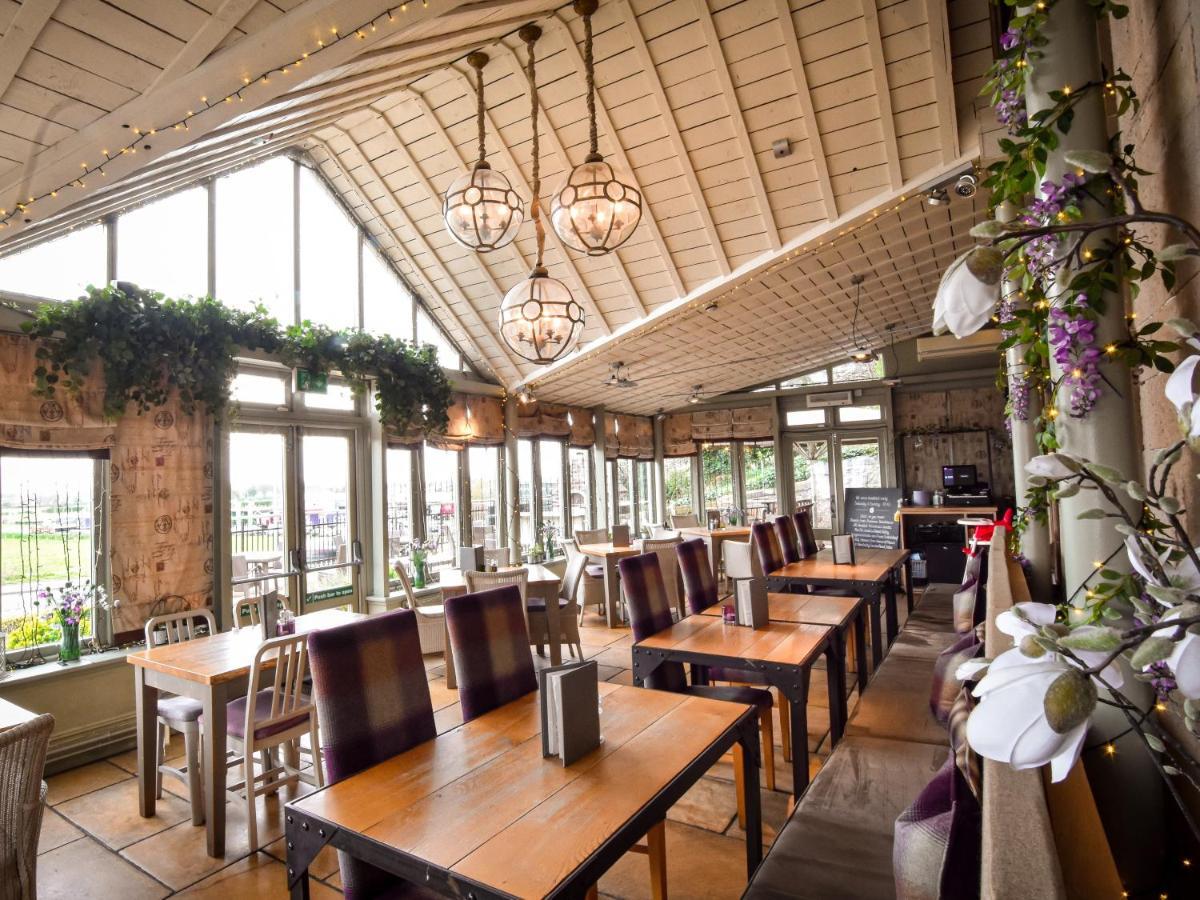 The Meadowpark Bar, Kitchen & Rooms Стерлинг Экстерьер фото