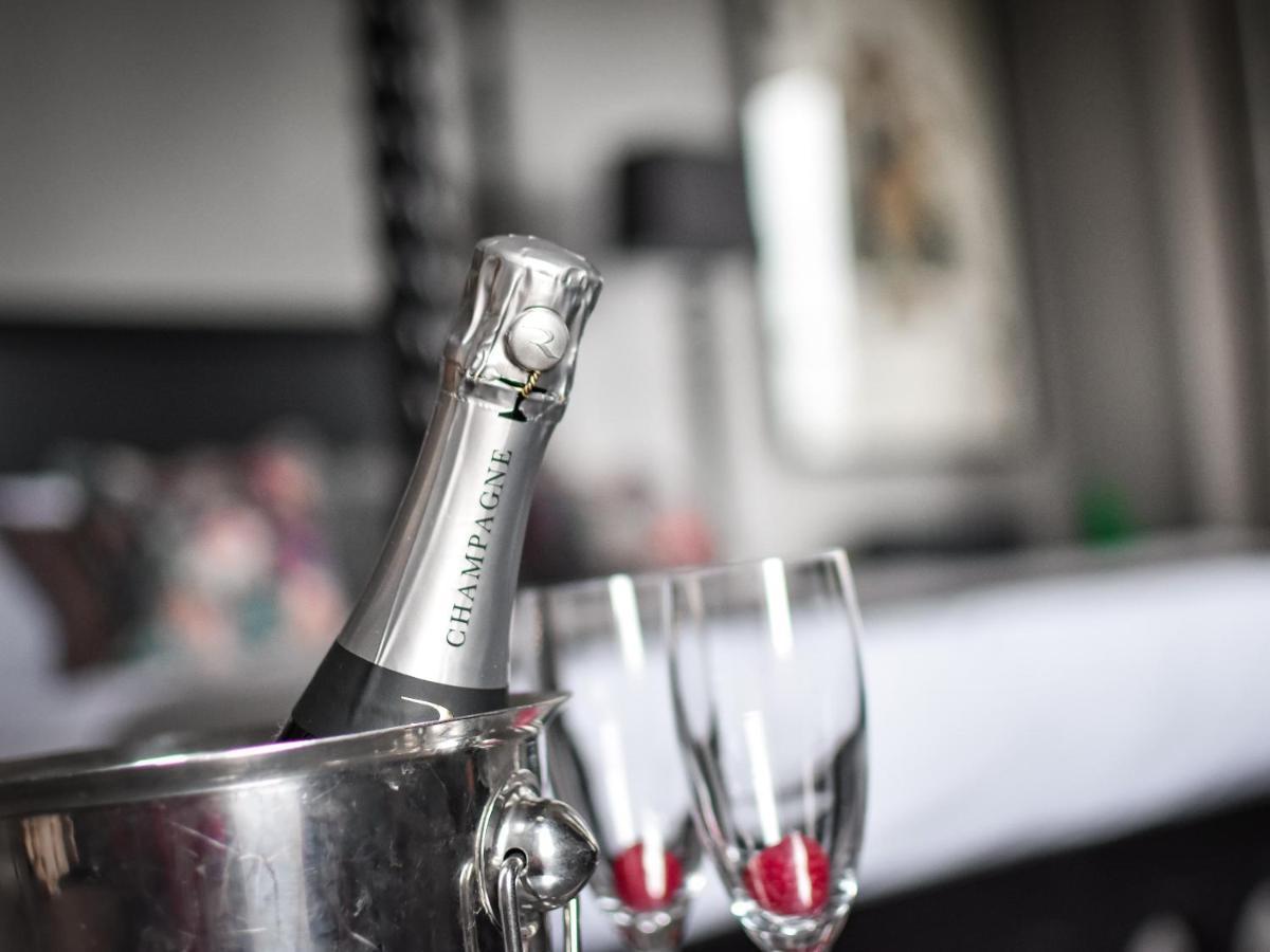 The Meadowpark Bar, Kitchen & Rooms Стерлинг Экстерьер фото